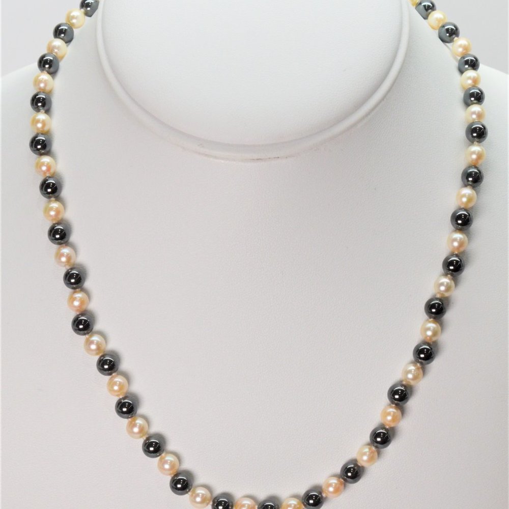 NWOT Akoya Pearl Hematite and 14K Gold Necklace 18"